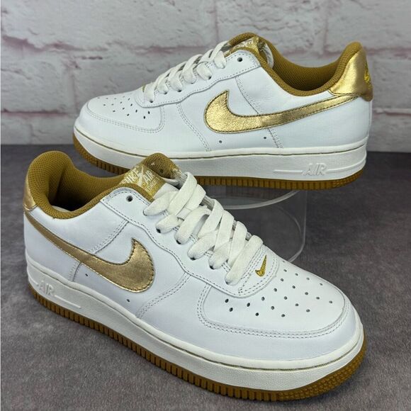 Nike Women’s Air Force 1 White and Gold Sneakers NEW 7 SAMPLE/PROTOTYPE - Picture 2 of 11